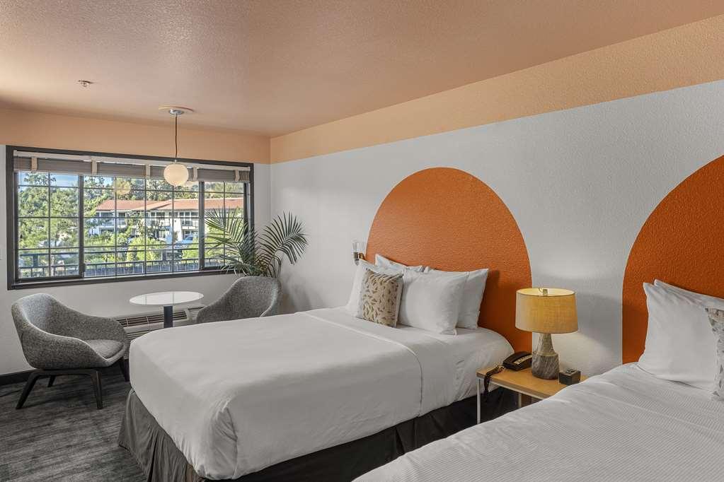 The Sandman Santa Rosa Sonoma, Ascend Hotel Collection Room photo